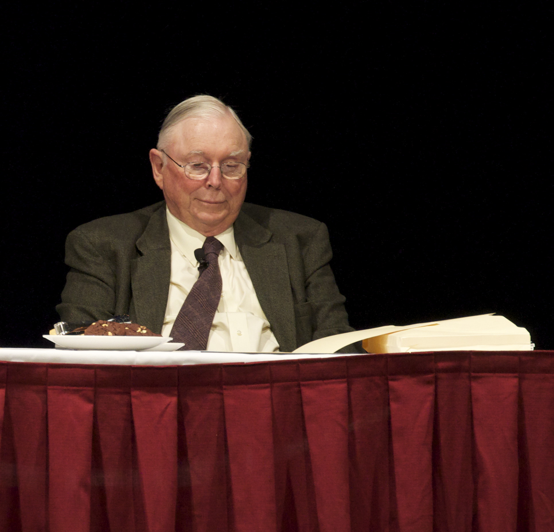 Charlie Munger: ‘The Phone Is Not Ringing Off the Hook’